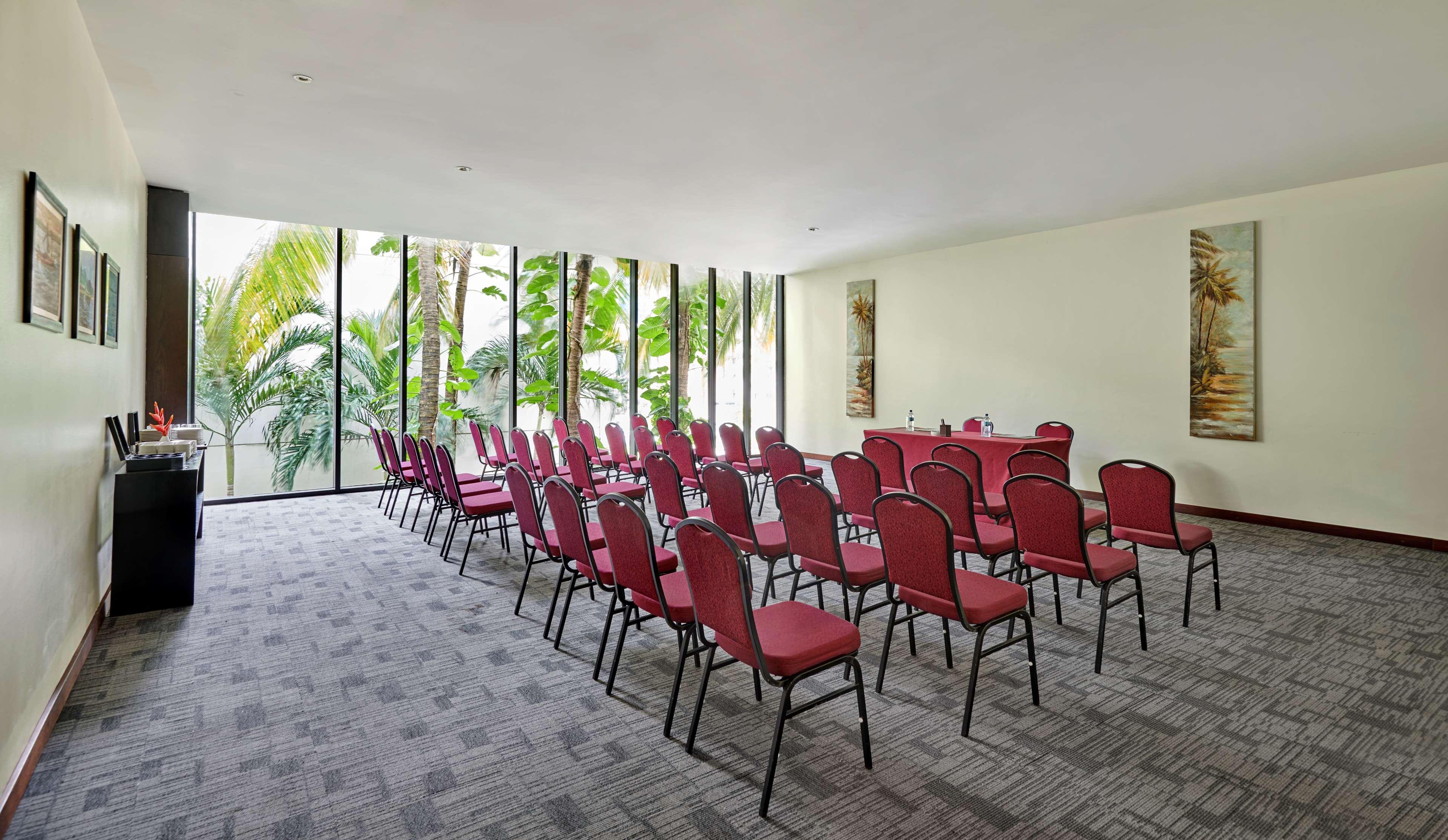 Hotel Hyatt Regency Dar Es Salaam, The Kilimanjaro 5*